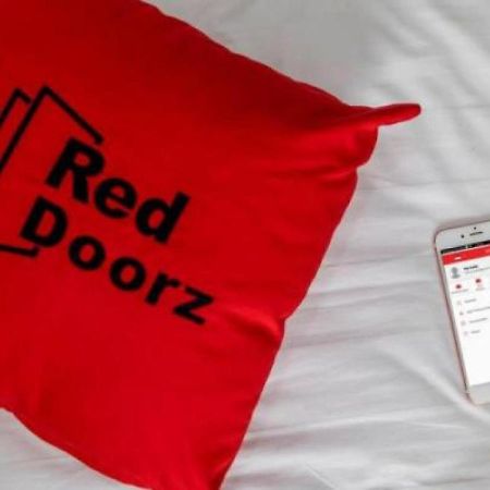 Hotel RedDoorz near Mangga Dua Square Dżakarta Zewnętrze zdjęcie
