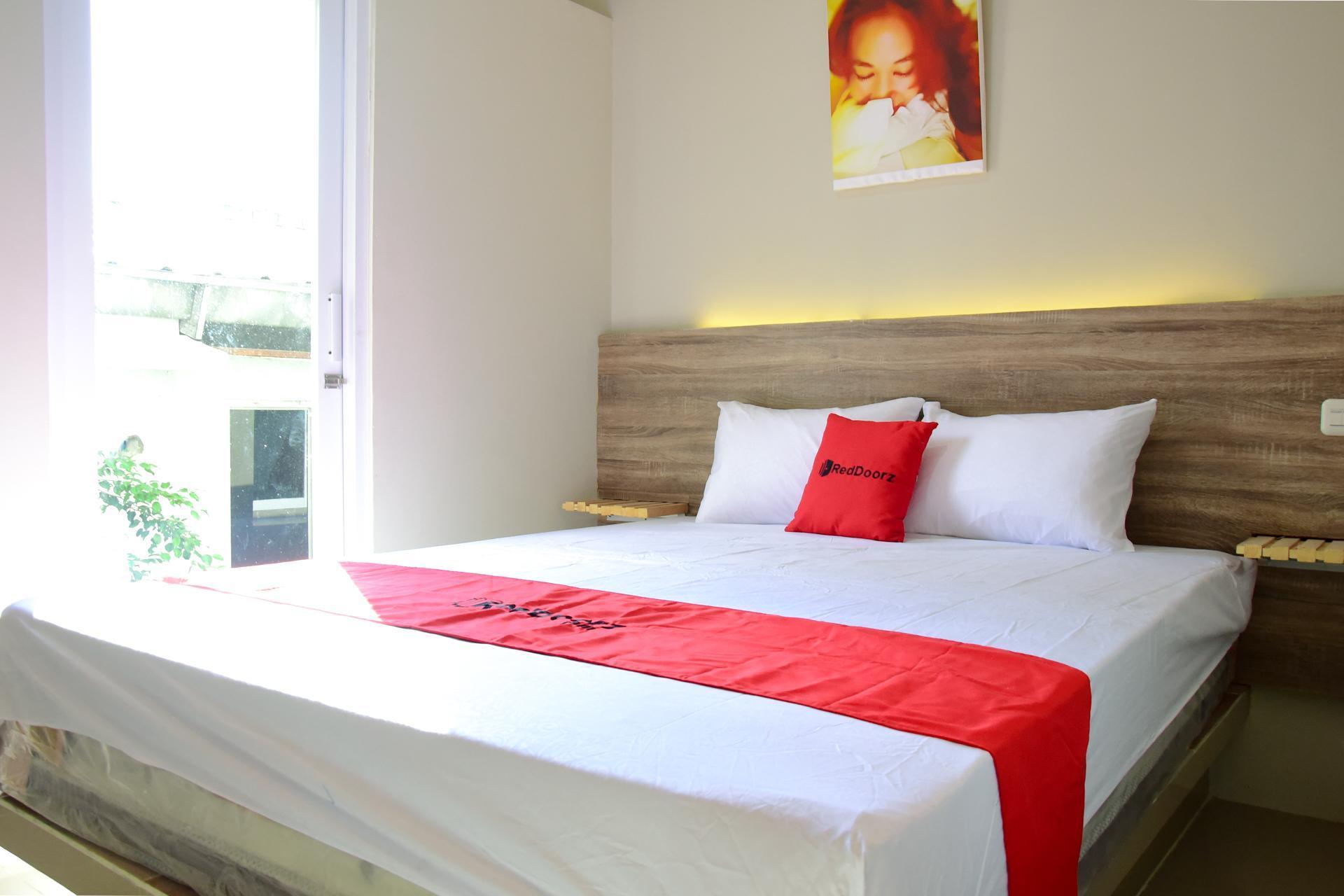 Hotel RedDoorz near Mangga Dua Square Dżakarta Zewnętrze zdjęcie