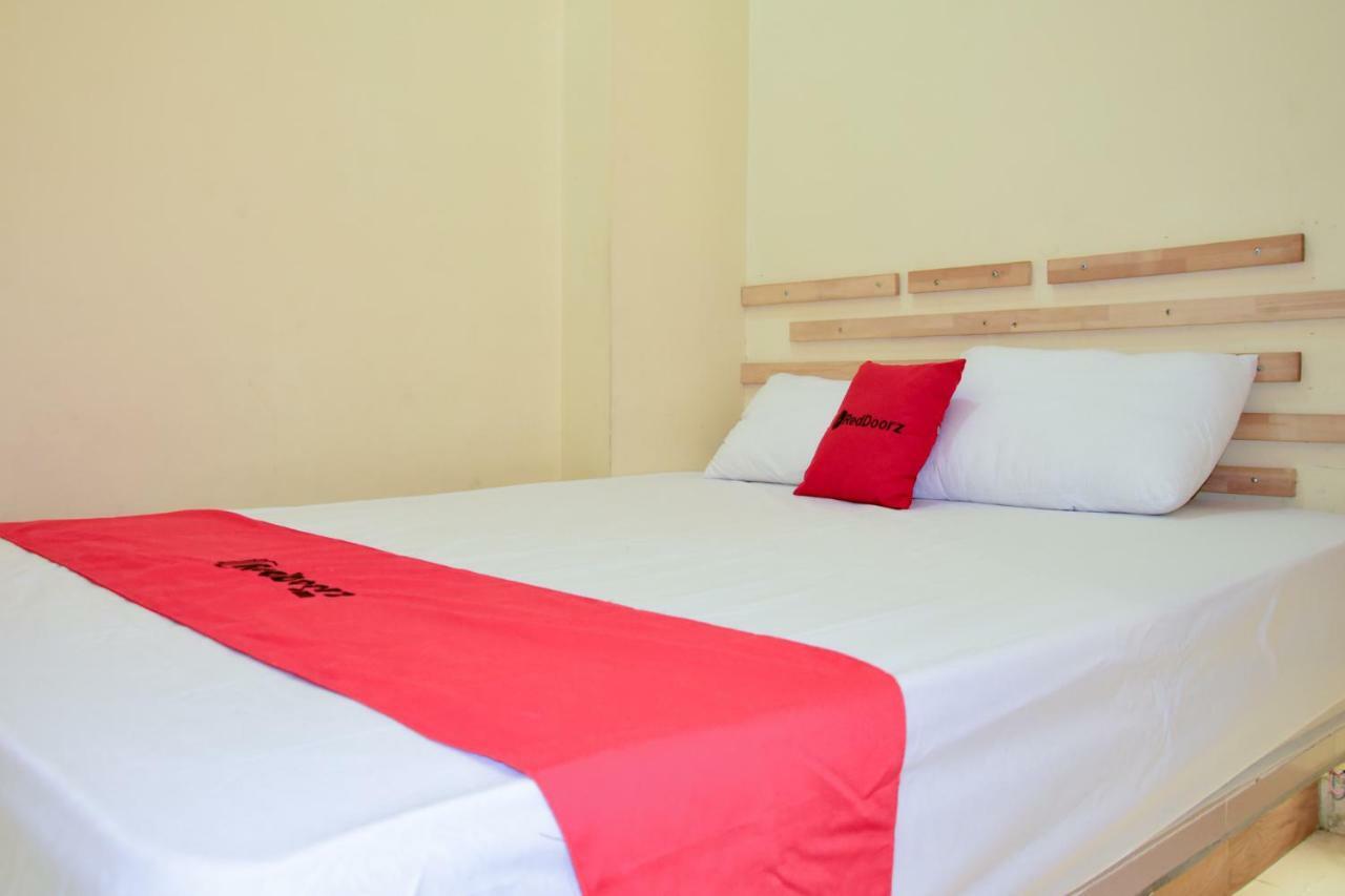 Hotel RedDoorz near Mangga Dua Square Dżakarta Zewnętrze zdjęcie