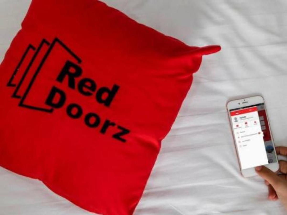 Hotel RedDoorz near Mangga Dua Square Dżakarta Zewnętrze zdjęcie